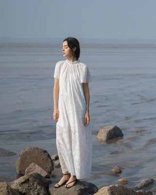 白色长裙灯笼袖提花蕾丝条纹优雅