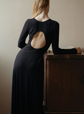 softself设计感小众连衣裙女春秋款法式长袖高端精致露背黑色长裙