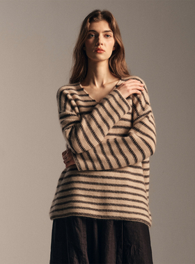 SOFTSELF雾绒诗复古撞色羊毛大V领落肩条纹针织衫上衣女显瘦冬季