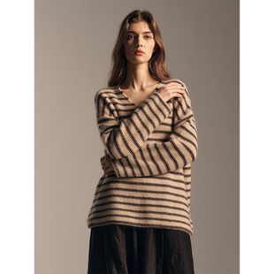 SOFTSELF雾绒诗复古撞色羊毛大V领落肩条纹针织衫上衣女显瘦冬季