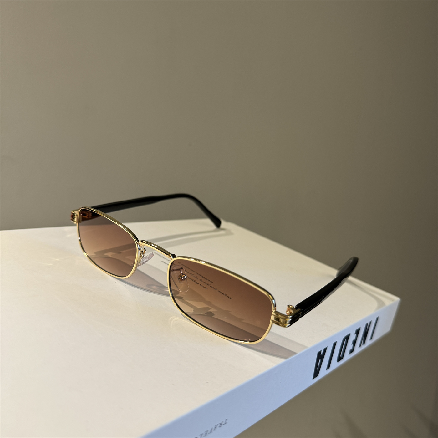 防紫外线金属小方框太阳镜