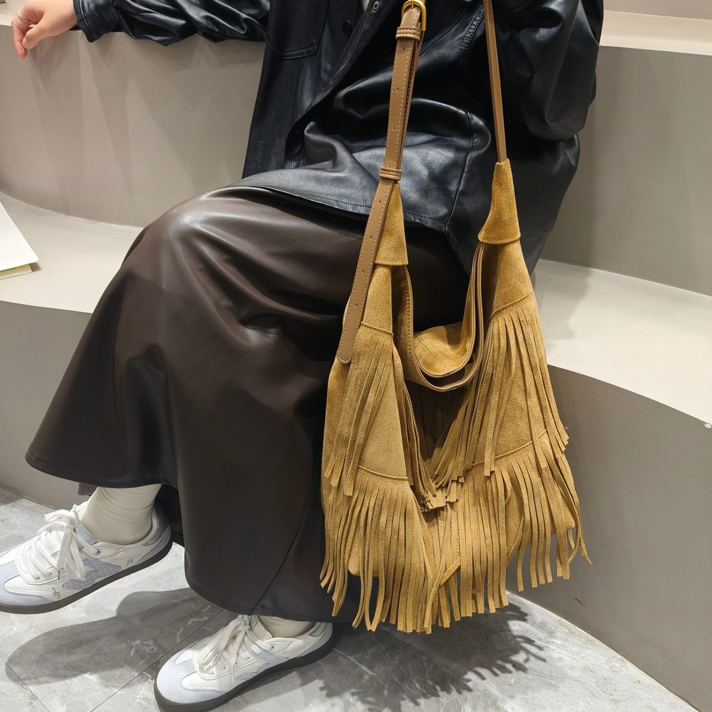 秋冬韩国新款麂皮绒流苏包包复古磨砂皮腋下包大容量斜挎通勤女包