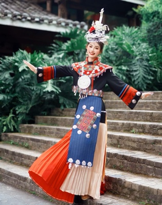 苗族服装女少数民族风服饰刺绣土家族苗疆少女旅拍演出服套装新款