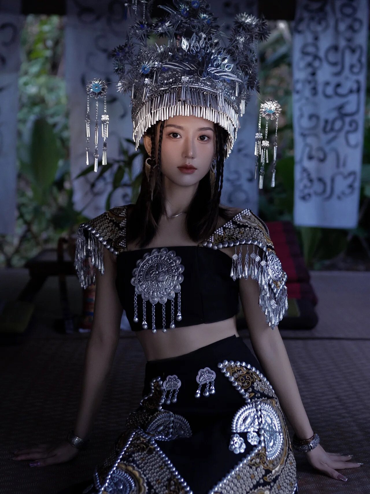 新款旅拍少数民族服装苗寨湘西刺绣套装女影楼演出服中国风舞蹈装