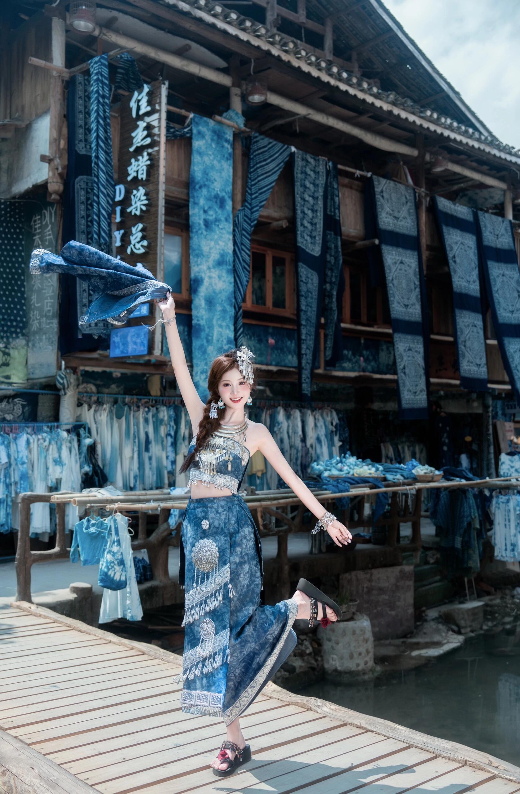 苗族服装女少数民族扎染服饰旅拍写真土家族服装摄影舞台演出服