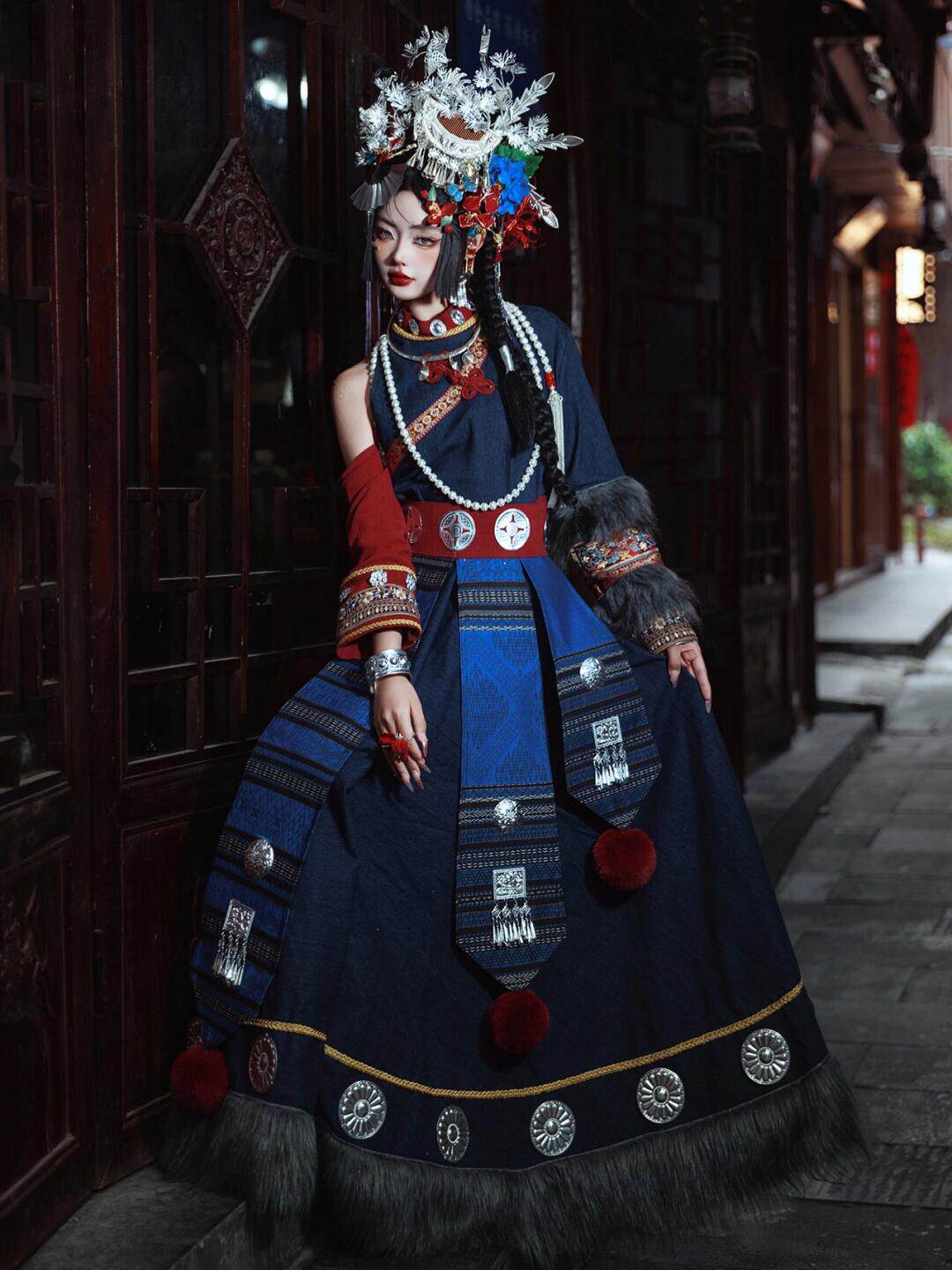 秋冬藏袍藏族服装女改良苗疆少女少数民族风服饰旅拍摄影五月新款