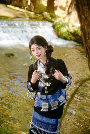 苗族服装女少数民族苗疆少女小清新土家族旅拍舞台演出服饰爆款新