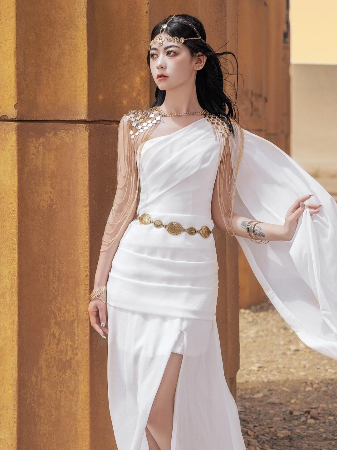 敦煌飞天旅拍写真希腊雅典女神西域服饰白色汉服飘逸异域风情拖尾