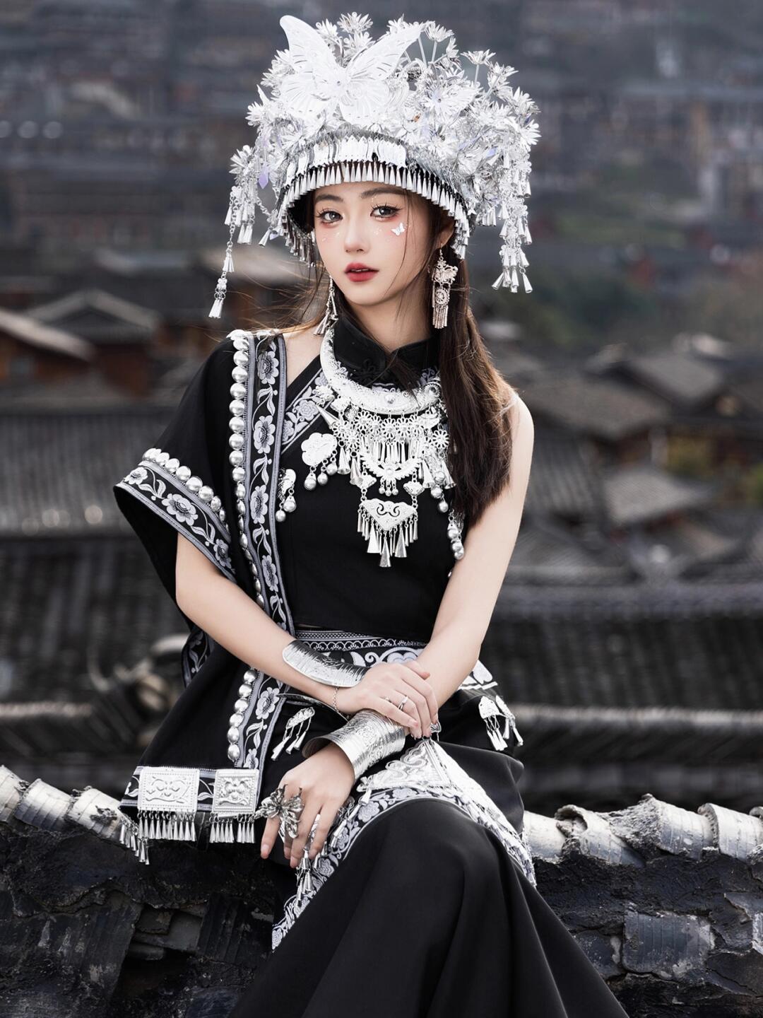 苗族服装写真长裙云南少数民族苗疆少女服饰性感旅拍舞台摄影新款