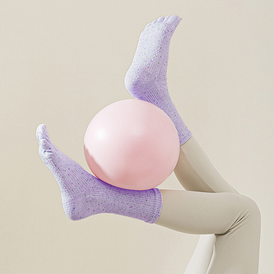 中筒防滑瑜伽袜女专业普拉提运动五指袜纯色棉个性花点分趾袜子