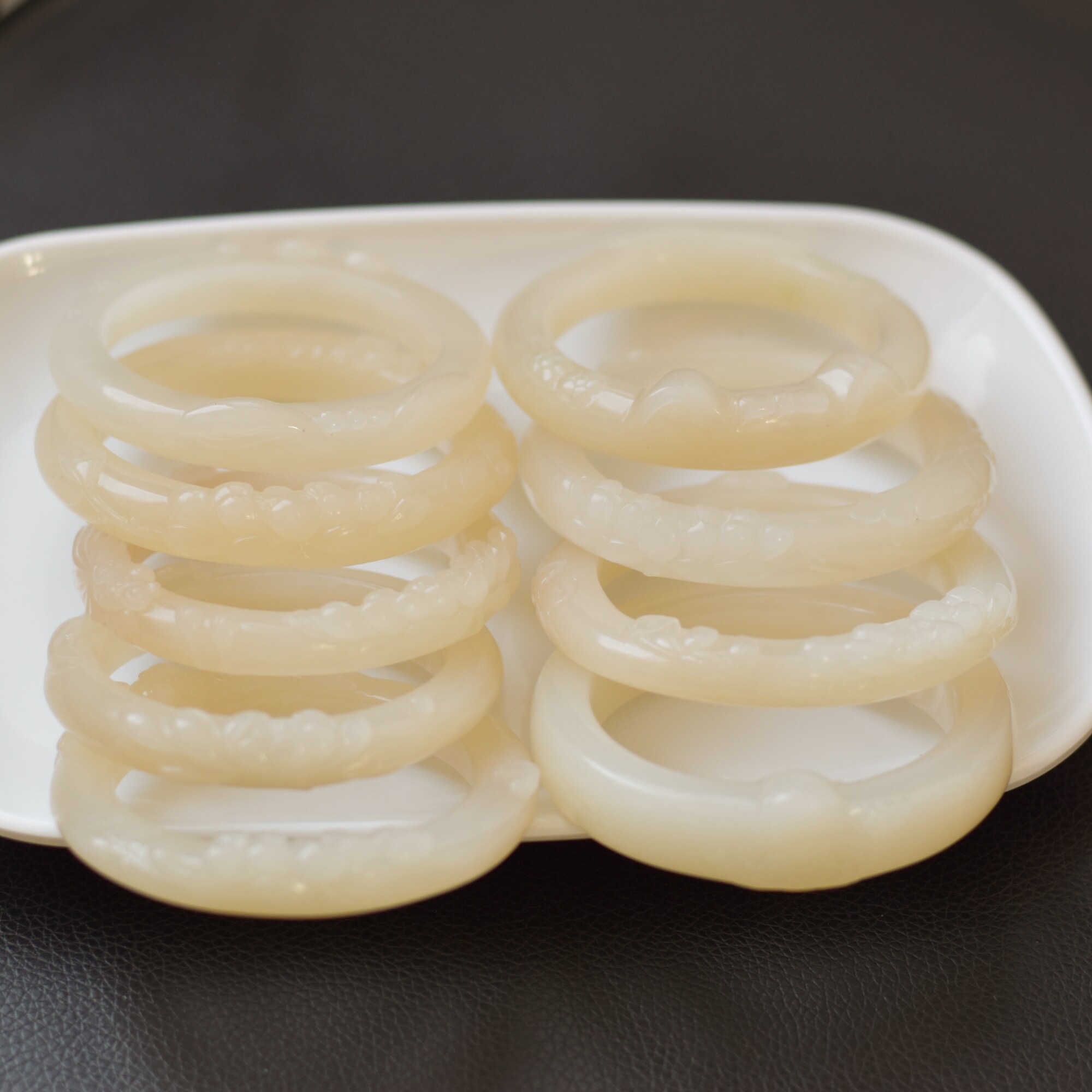 藕粉手镯和田玉玉镯雕花手镯猫咪宝宝佛圆条手镯老坑料扁条贵妃镯