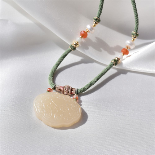 藕粉色平安锁吊坠天然和田玉