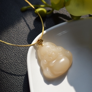 天然和田玉弥勒佛吊坠女款藕粉佛公项链大肚佛毛衣链羊脂白玉石