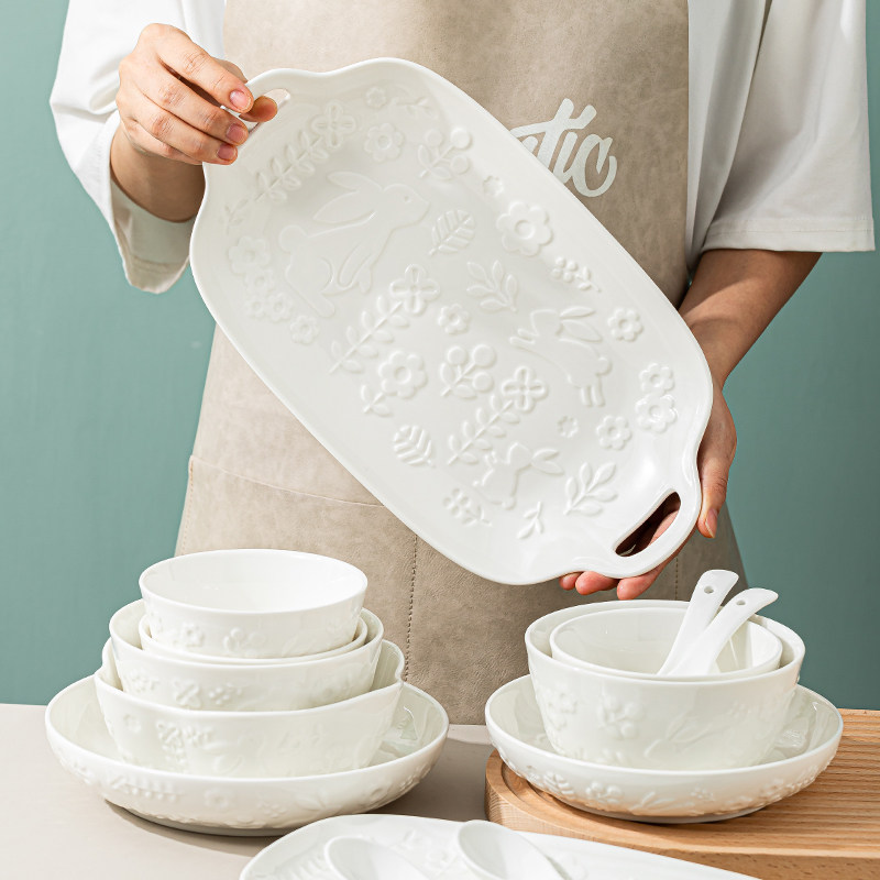 顺祥陶瓷北欧风碗碟套装家用简约釉下彩餐具高档浮雕纯白盘乔迁碗图片