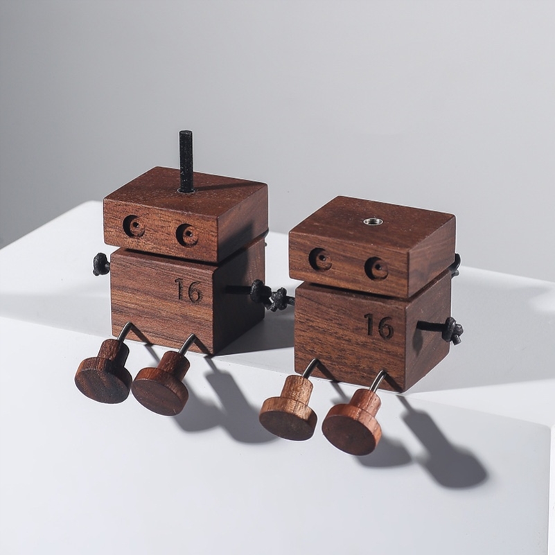 抖腿木头人汽车出风口香薰香氛持久车内抖腿摆件稀奇古怪车载摆件