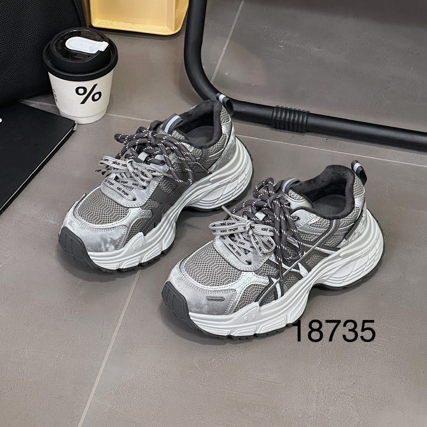 她菲娅2025冬新款欧货老爹鞋女加绒百搭轻便软底运动休闲鞋18735