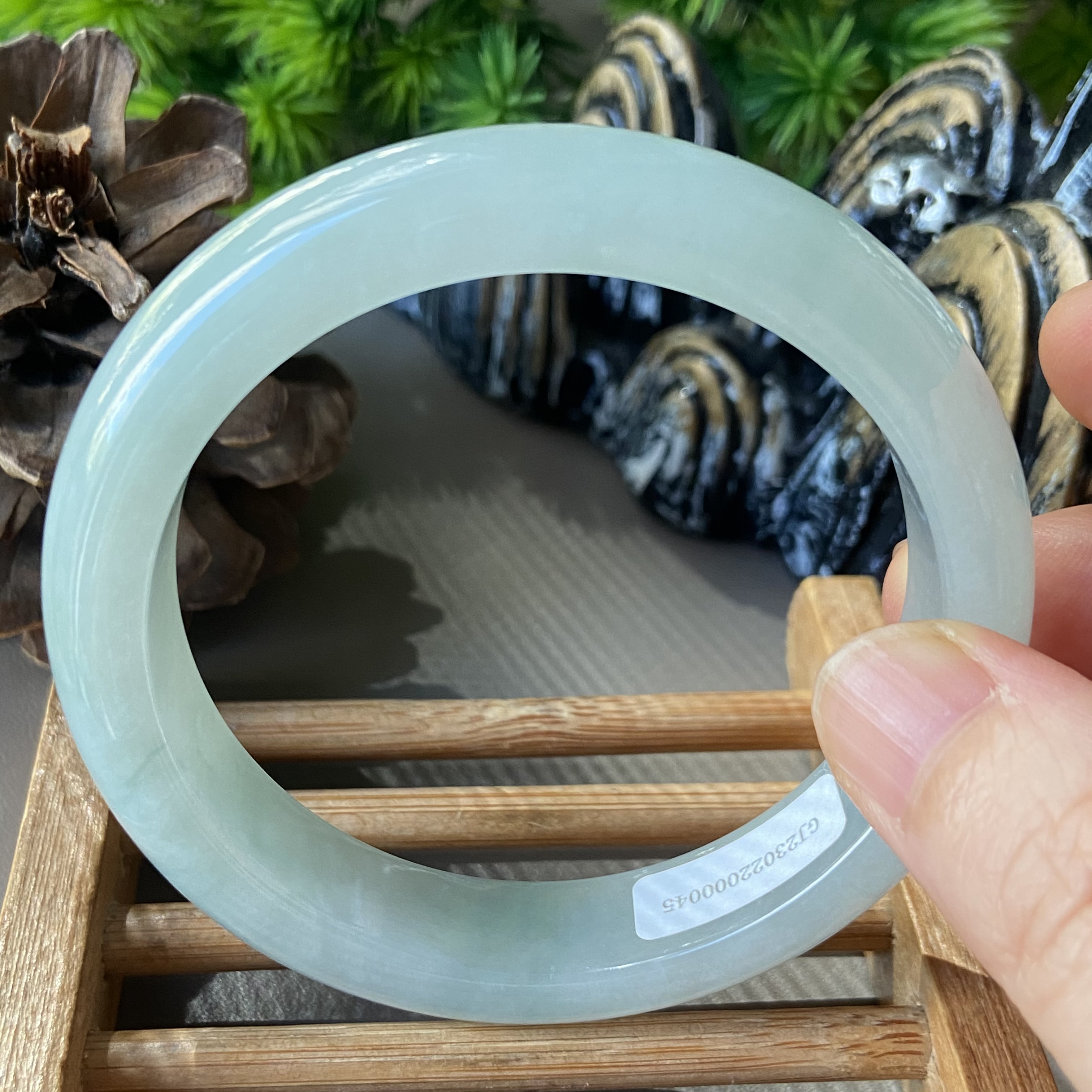 天然缅甸翡翠手镯57冰糯种满绿浅绿玉镯子老坑a货0045带证书