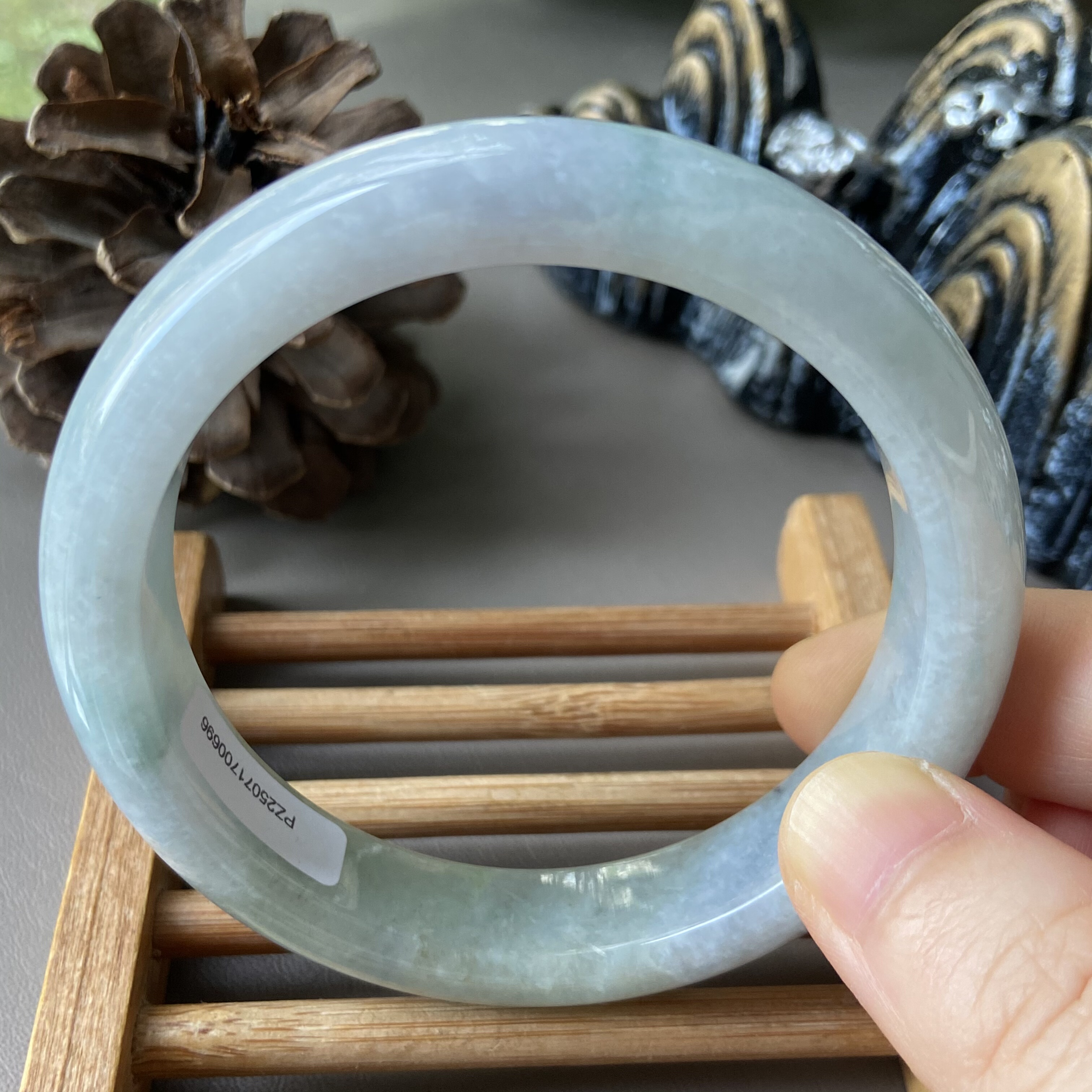 天然缅甸翡翠手镯58冰糯种浅绿玉镯子59老坑a货0696带证书特价