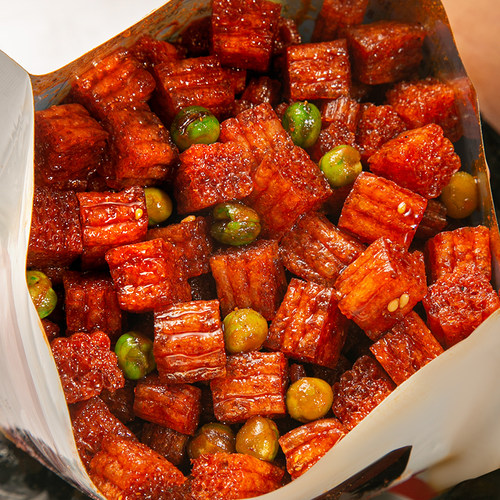 网红麻辣酒鬼青豆脆骨辣条手撕大刀肉8090儿时经典回忆小包装零食