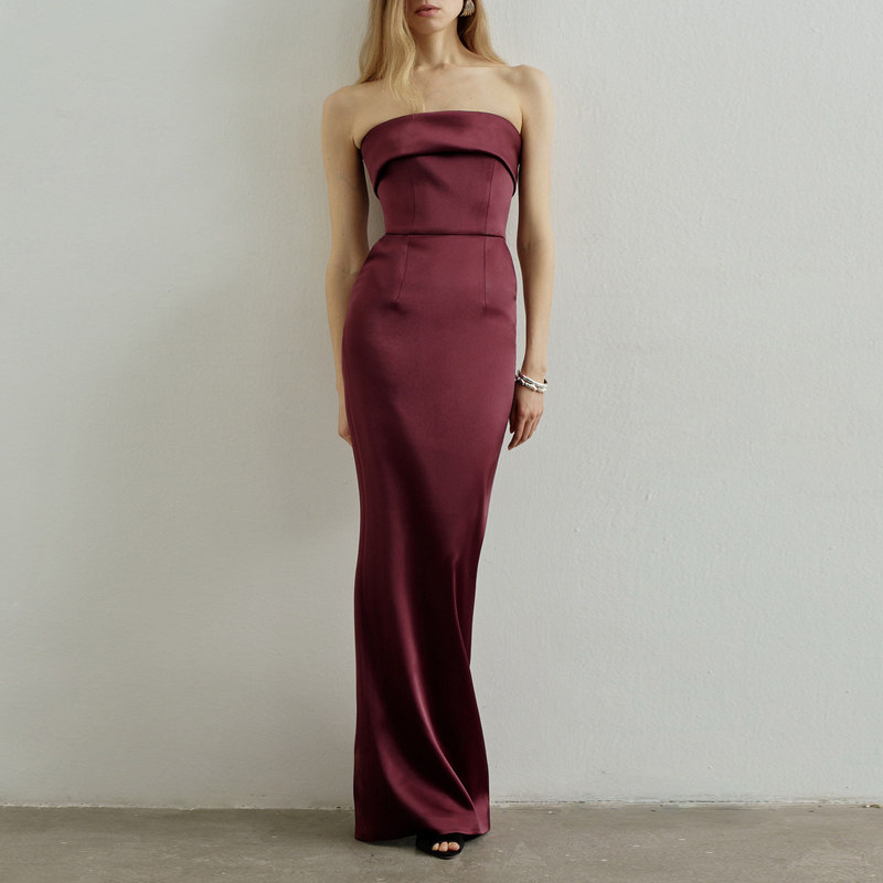 酒红色妈妈装高级质感醋酸连衣裙长款2026新款时尚抹胸年会晚礼服