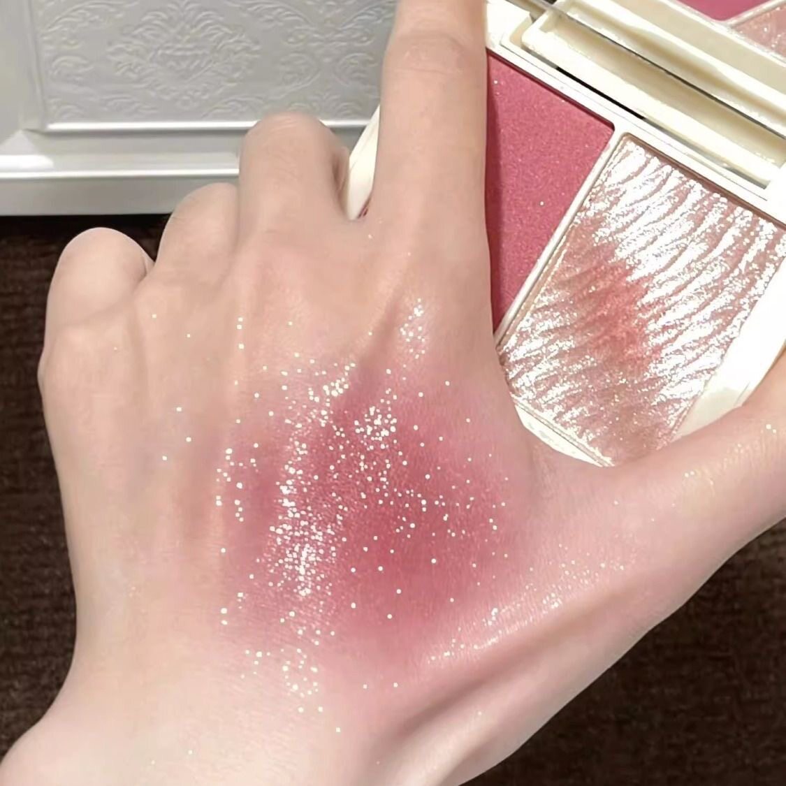 小红书爆款~高光腮红修容一体盘脸部提亮哑光裸妆自然阴影三合一