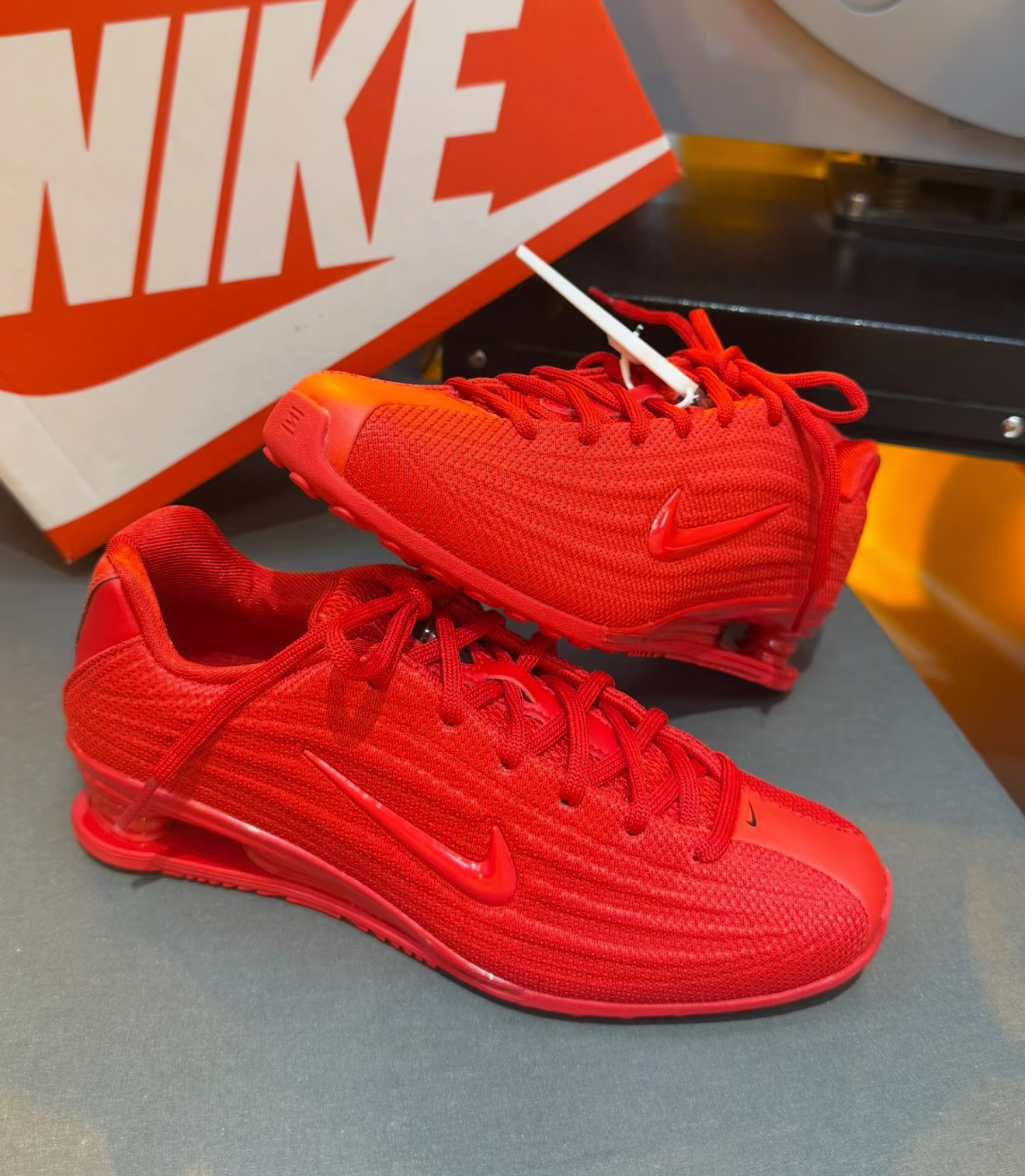 Nike SHOX Z 大红椰子黑粉银女子气柱运动鞋生活休闲鞋HQ7540-604