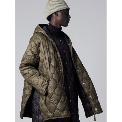 TAION男女宽松连帽羽绒服 侧开叉设计M65绗缝外套 轻盈保暖可收纳