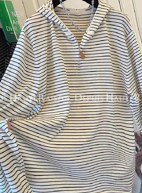 B002#（官图实价）特大码300斤条纹连帽打底衫宽松休闲上衣女秋装