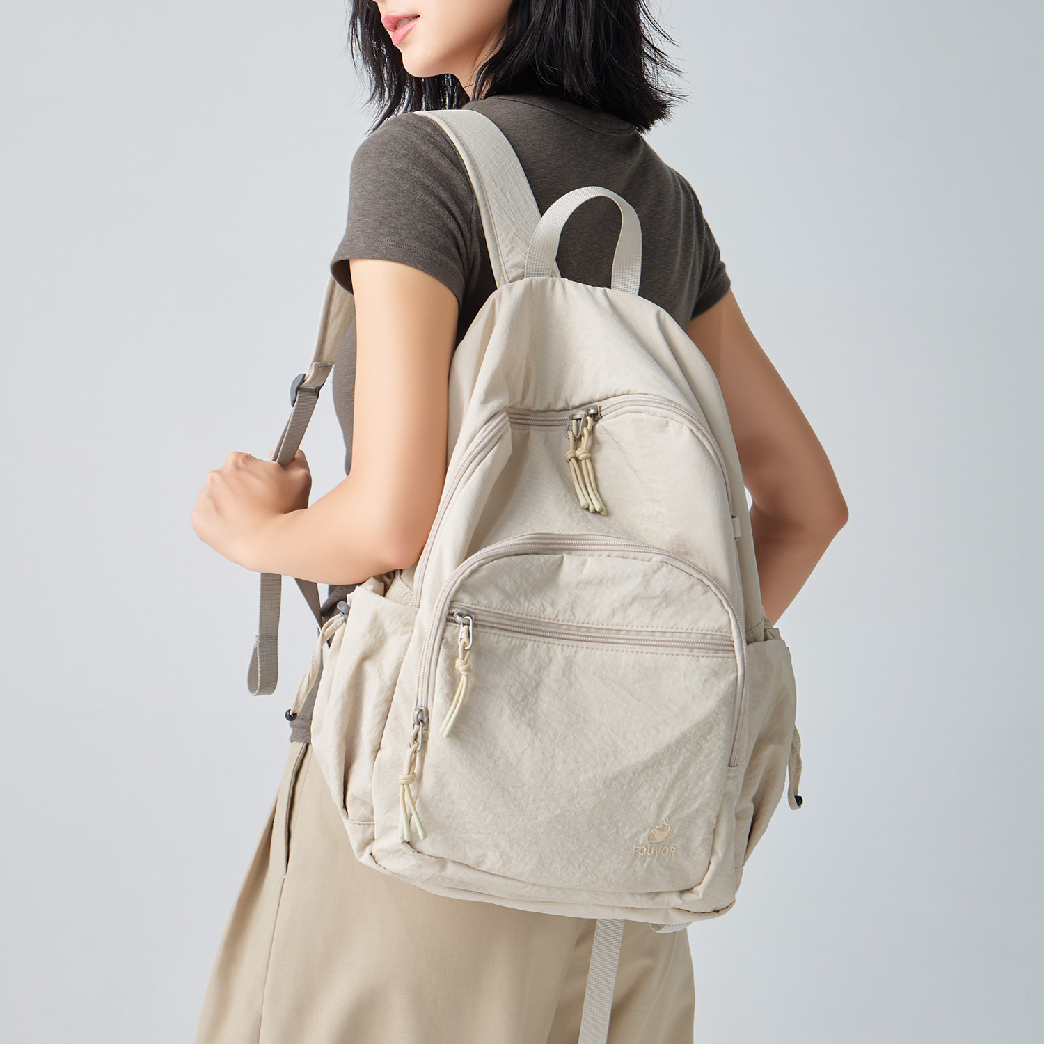 轻便双肩背包女防水新款旅游女士超轻书包户外大容量旅行双肩包春