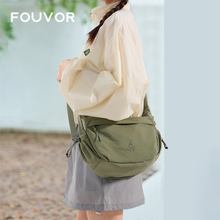 火狐新款 斜挎包女尼龙运动单肩包轻便小布包女士旅行帆布饺子包包