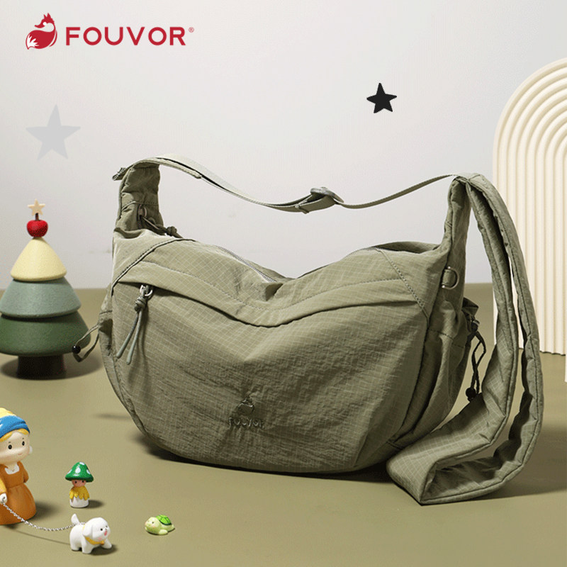 牛津布褶皱女包百搭手机包火狐户外轻盈防泼水斜挎包手机小包包女