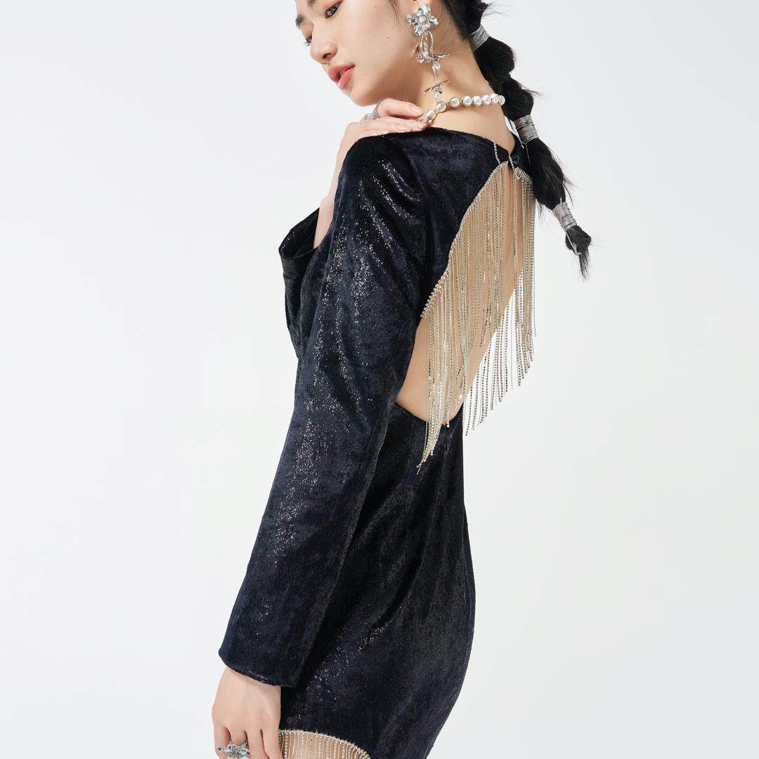 YIJIANGLAN  新款连衣裙镂空御姐露背性感设计小黑裙礼服24D7062