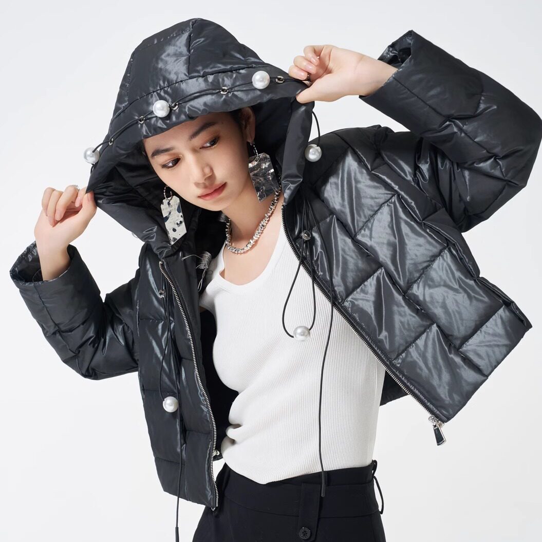 休闲珍珠装饰短款连帽羽绒服保暖