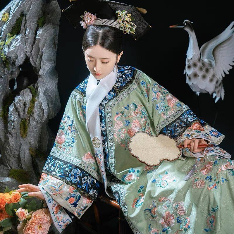 南雅刺绣清代挽袖氅衣清朝旗装旗女满绣中国风格格服装传统连衣裙