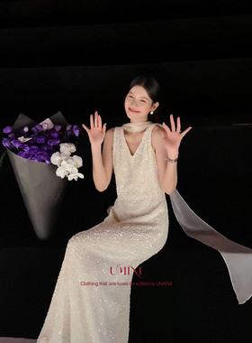 U+MINI法式年会聚会高级感V领亮片细闪飘带丝绒背心长裙连衣裙冬