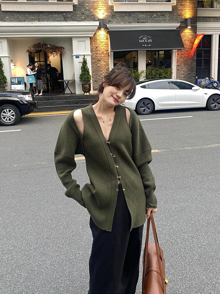[재고] 레트로 디자인의 여성용 솔리드 컬러 중공 니트 가디건 가을 겨울 기질 활용도가 높은 밑단 셔츠 트렌디한 탑