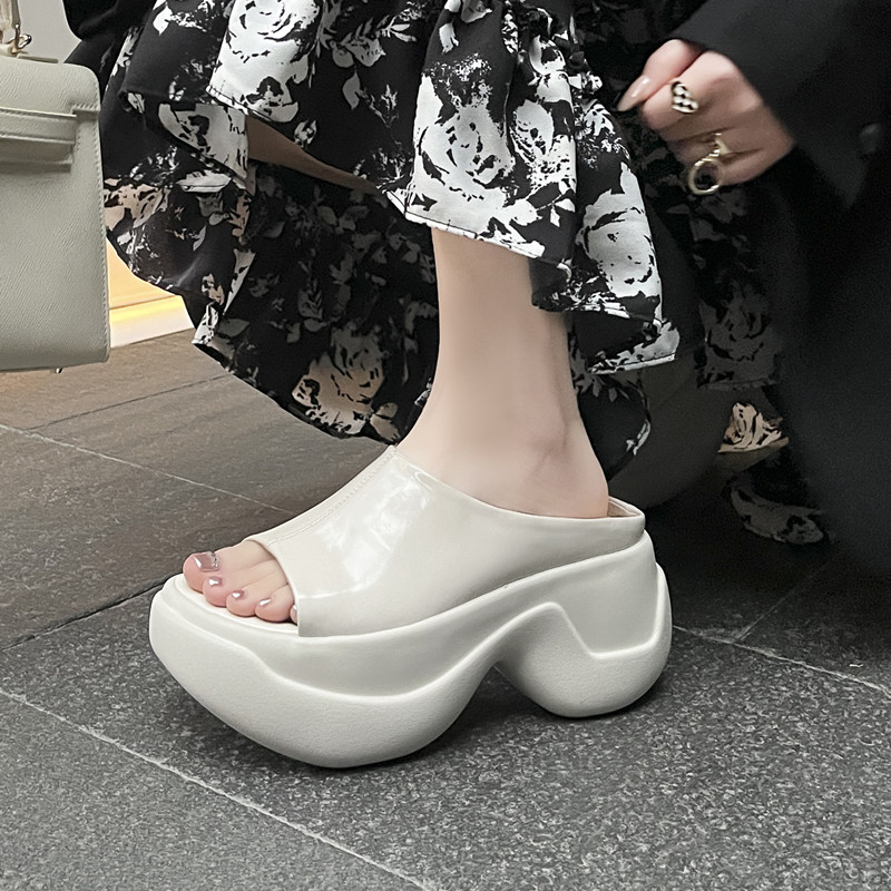 复古外穿厚底坡跟女拖鞋真皮一字型凉拖高跟防水台米白色露趾凉鞋