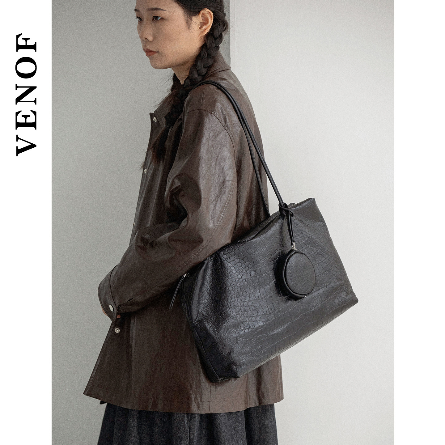 维洛芬黑色鳄鱼纹头层牛皮托特包