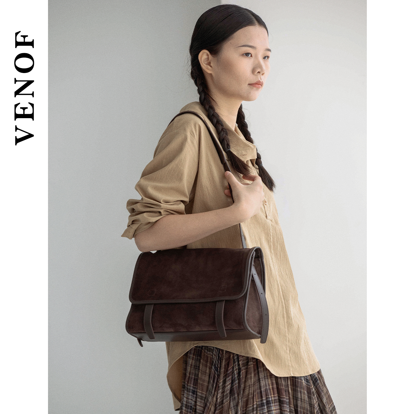 随行诗 维洛芬磨砂真牛皮邮差包新款大上新