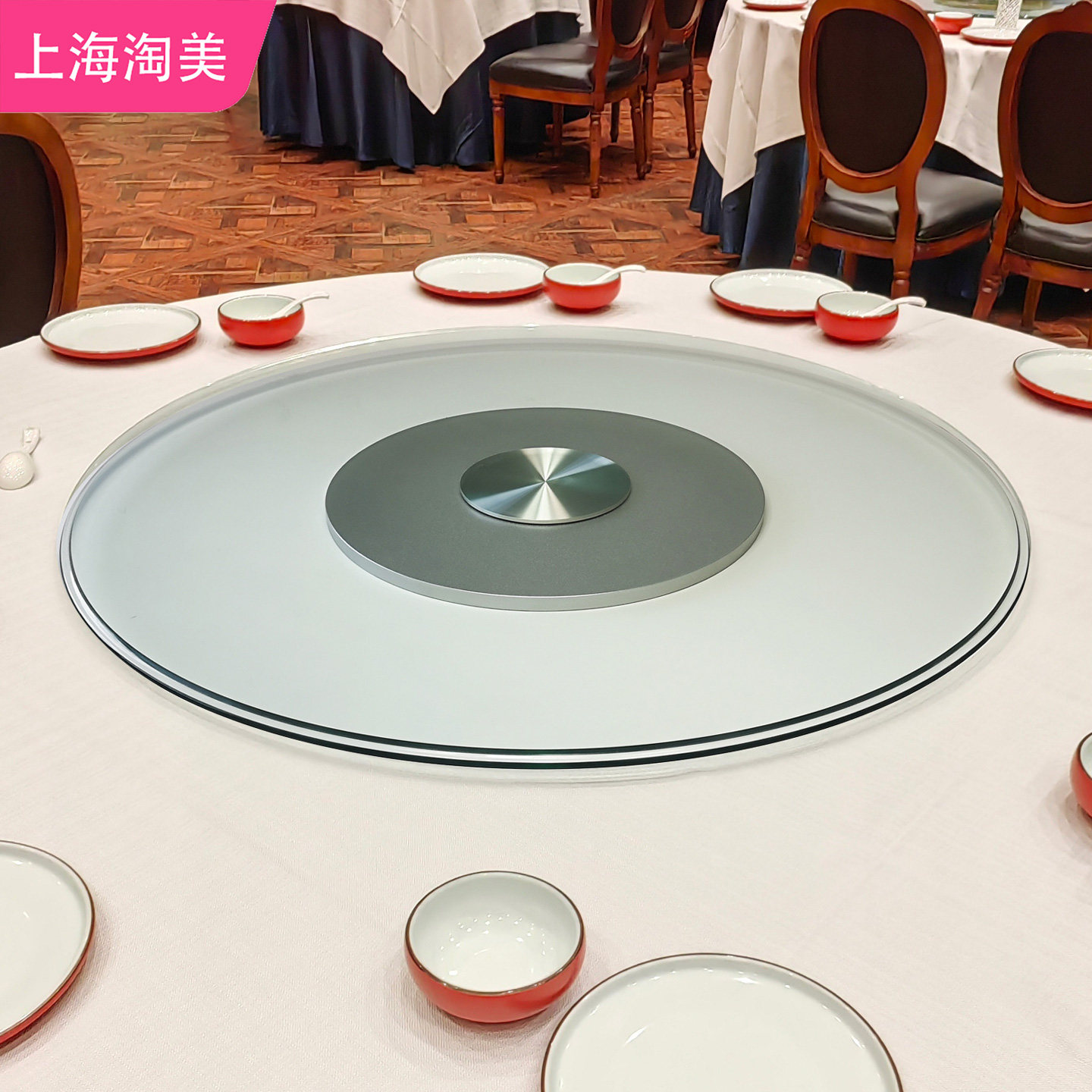 店内还有灰色玻璃旋转盘金属边框