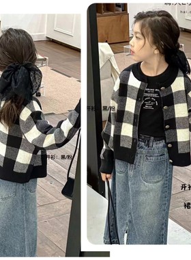嗨大E小e童装2023秋冬款女童高级复古黑白格子针织开衫毛衣26612
