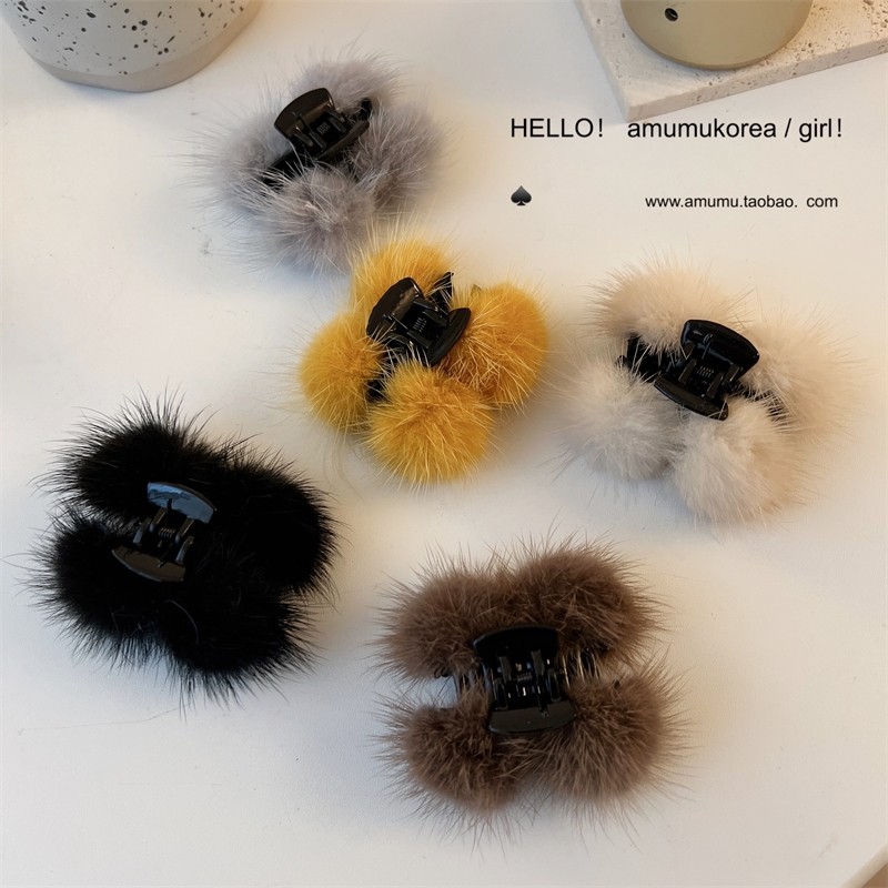 AMUMU抓夹水貂毛球球侧边夹发夹