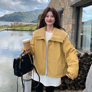 黄色羊羔毛翻领短款羽绒服女2025冬季新款流行保暖设计感90绒外套