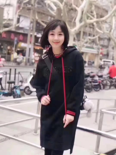 5500195阿家高品质棉休闲宽松连帽卫衣裙女2024新款中长款