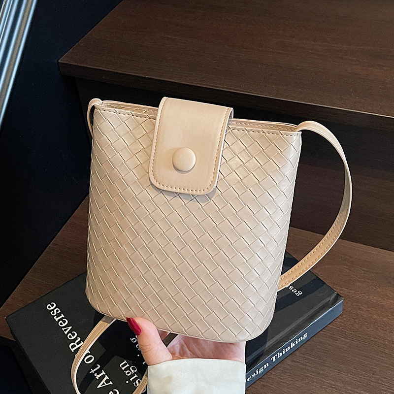 感小众红色水桶包包女2025新款上班手提包时尚百搭单肩斜挎包