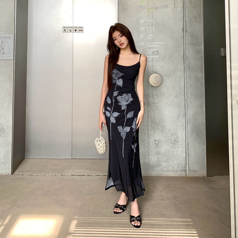 实拍2024夏装新款设计感弹力网纱玫瑰印花紧身吊带裙女包臀连衣裙