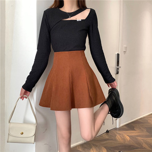 奶咖色灯芯绒半身裙女2025秋冬新款配毛衣的高腰a字小个子短裙子