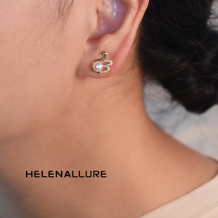 HELENALLURE/海饰集 天鹅珍珠耳钉女925银针耳环时尚精致气质耳饰