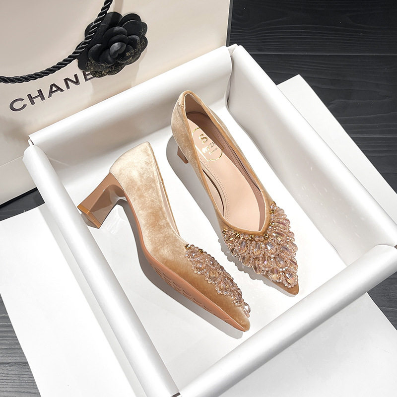 法式水钻马蹄跟单鞋女2025新款春秋季时尚粗跟尖头高跟鞋