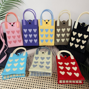 女士斜挎包手机包女新款小包日韩单肩竖款小众设计立体图案手拎包